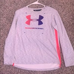 Like new! Under Armour long sleeved shirt 💜